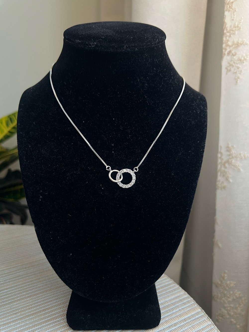 🩷- Silver Interlocking plain silver and pavé Circle Pendant Necklace